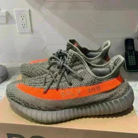 Yeezy Boost 350 V2 size 11 - Picture 2 of 10